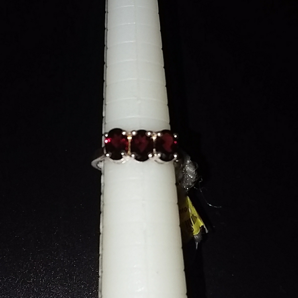 Pretty! Genuine Garnet 3 ctw- Solid 925 Size 7💎💞💍